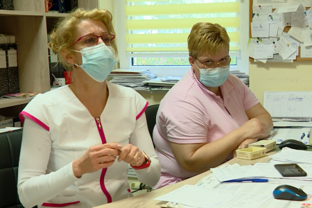 Nő a náthás és covidos betegek száma, felkészül az influenza