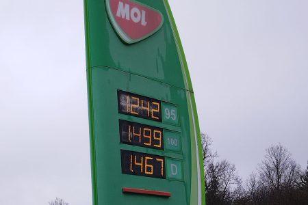 A magyar üzemanyagár előre megy, nem hátra, így a régióban már a legmagasabb