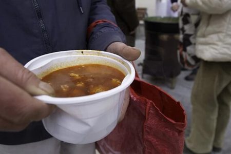 Állami támogatás híján nem kapnak napi egy tál meleg ételt a hajléktalanok
