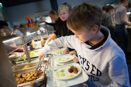 A vásárhelyi gyerekek zöme vagy ingyen vagy féláron eszi a menzát