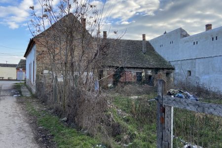 Építkezést követően maradt szemetes a Klauzál utcai telek