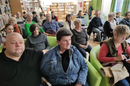 Csillagászati előadás a Városi Könyvtárban: Atomoktól a csillagokig