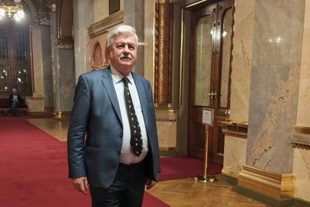 Farkas Sándor attól tart, a földadó terhe a fogyasztókra hárul