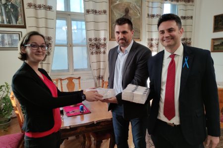 Négyezer vásárhelyi fürdőbelépőt kapott a Vöröskereszt