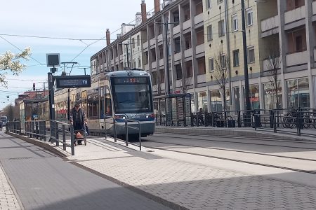 Jogsértő, hogy nem kapnak elég pihenőidőt a tram-train vezetői
