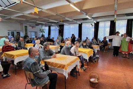 Sok meglepetés érte ma a Kapcsolat Központ intézményeit