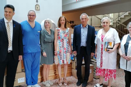 Adománnyal segítette az önkormányzat az idősek otthonát és a Kagylóhéjat