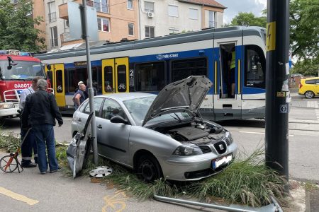 Csak sárgítják a tram-traineket? Inkább fessék pirosra!