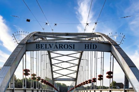 Több mint 2 hétre lezárják a Belvárosi hidat Szegeden