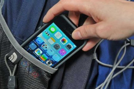 Ismerősétől lopott mobiltelefont