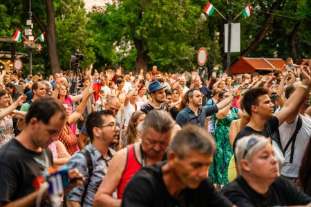 Este jön a Zenevonat – ez vár ránk a borfesztivál utolsó előtti napján