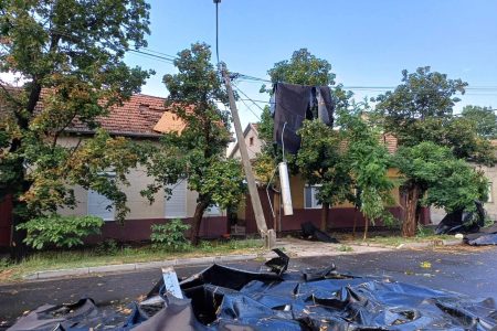 A jelentős vásárhelyi vihárkárok után Lázár János a mezőhegyesi öntözésről posztol