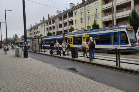 Holnap ünnepnap szerint járnak a vonatok