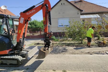 Két utcában is kátyúztak ma Vásárhelyen