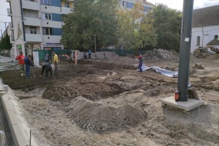 A közműkiváltás is zajlik a Kossuth téren