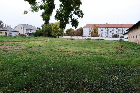 Megtartja a Vöröskereszt utcai telket a város