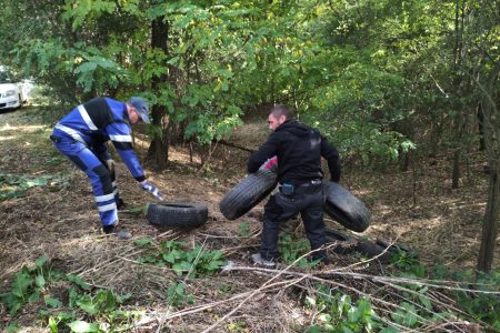 Illegális hulladéklerakókat számoltak fel a Bodzási út mellett