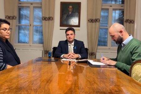 Újabb civileket támogatott a város