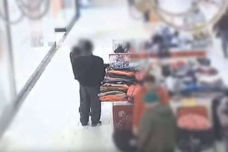 Adománygyűjtő perselyt lopott apa és fia – videóval