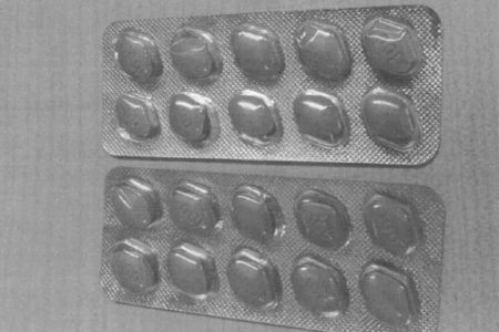 100 napra elegendő illegális potencianövelőt rendelt