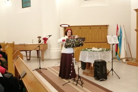 Hegedűvel hangoltak adventre az unitárius templomban