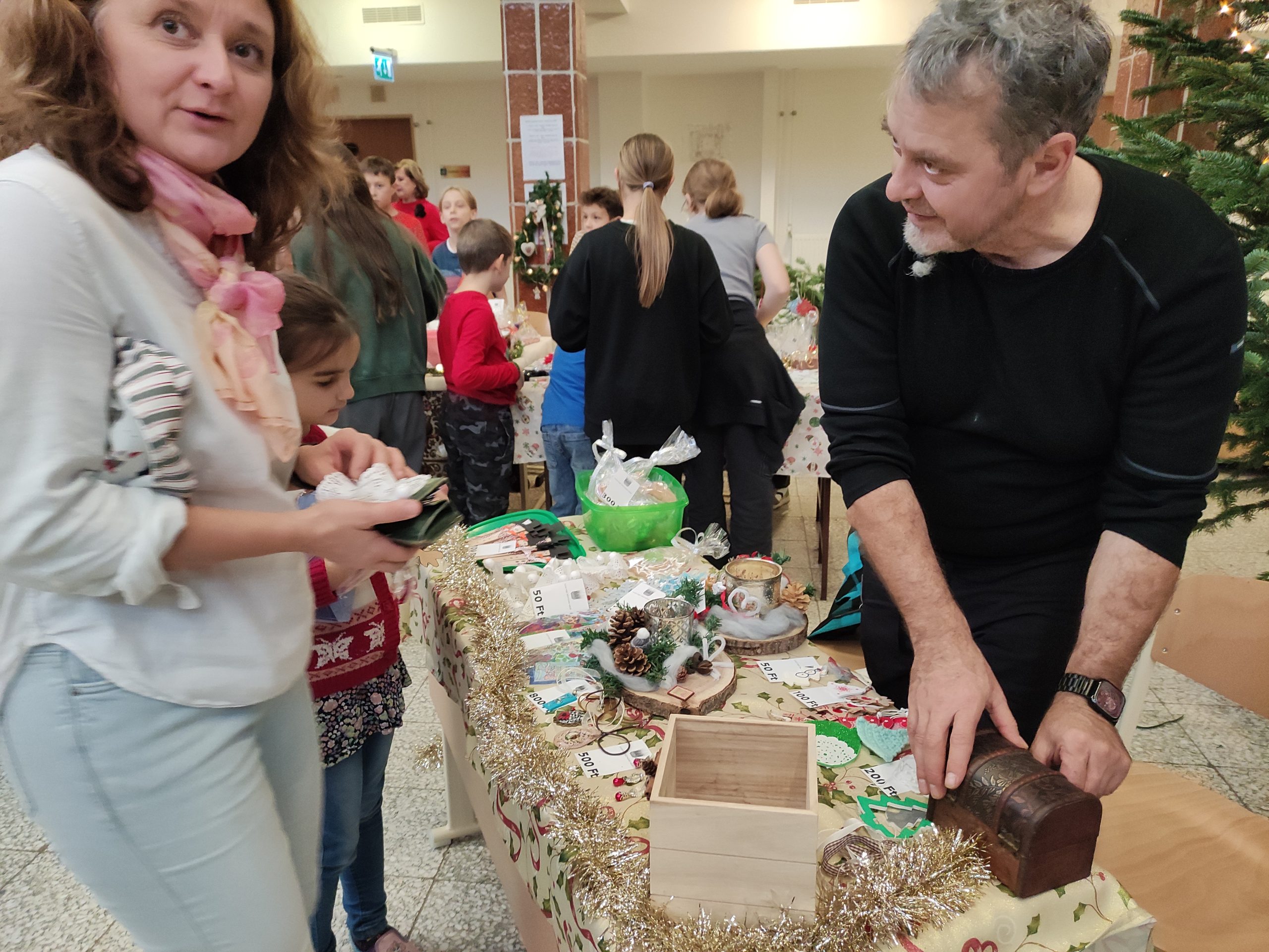 Luca-napi vásár a katolikus iskolában (12)