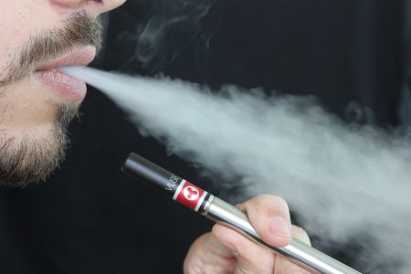Bántalmazta, majd kirabolta a barátját egy férfi