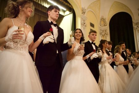 Megnyitották a báli szezont a bethlenesek