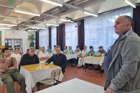 Márki-Zay: „Színt viszünk az idősotthon életébe!”