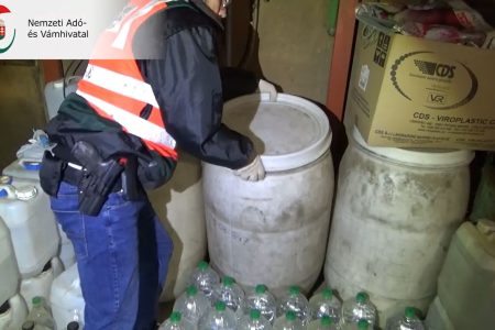 Szeszt és drogot dugdostak a kutyapanzióban – videóval