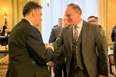 A Vásárhelynek járó források kifizetését kérte Navracsicstól Márki-Zay Péter