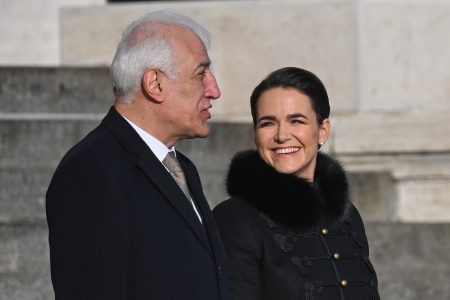 Novák Katalin érdemben nem válaszolt a pedofil ügyben kényszerítésért elítélt férfi ügyében – videóval