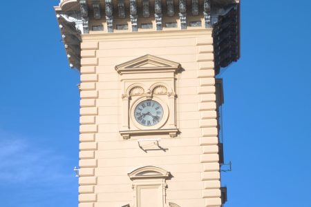 Pontosan jár a városháza toronyórája