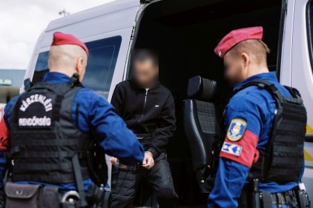 Nem maradtak észrevétlenek az embercsempészek