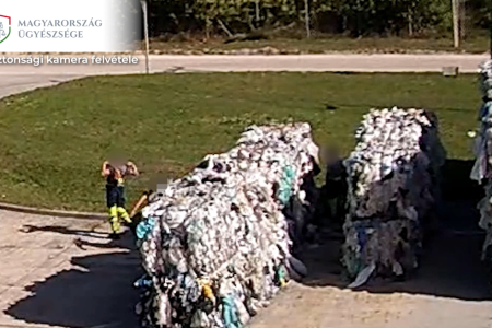 Viccből gyújtotta meg munkatársa ruháját – videó