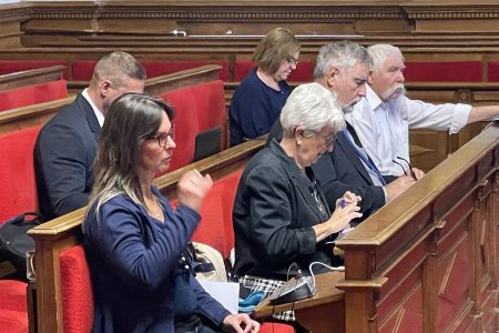 Háborúellenes, békepárti nyilatkozatot fogadott el a közgyűlés – a fideszesek kivonultak