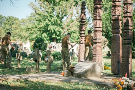 Hadisírokat tettek rendbe a vásárhelyi honvéd iskola diákjai