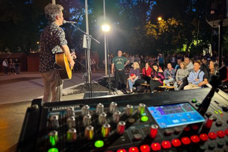 Versek és dalok a Kultúr-Téren