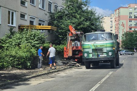 Készül az Oldalkosár utca új járdája