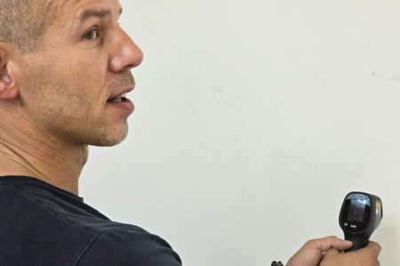 Magyar Péter napok után talált egy megfelelően klimatizált helyiséget