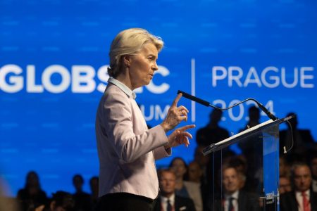„Hibáztatták valaha a magyarokat a szovjetek 1956-os inváziójáért?” – tette fel a kérdést Ursula von der Leyen Prágában