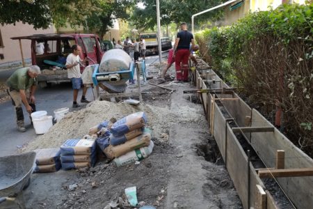 Ma kezdték építeni az Oldalkosár utcai bölcsőde új kerítését