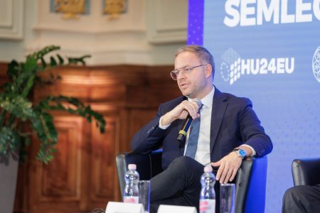 Orbán Balázs bocsánatot kért, egyúttal beszólt Gyurcsánynak és Magyar Péternek