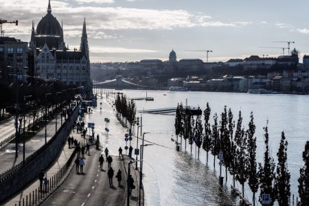 A legmagasabb, harmadfokú árvízvédelmi készültséget rendelik el hétfőtől a fővárosban