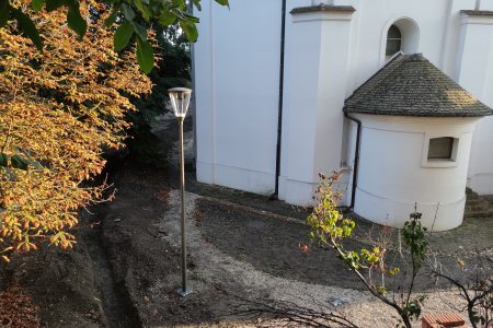 Új kandelábereket telepítettek az Ótemplom körüli sétány mellé