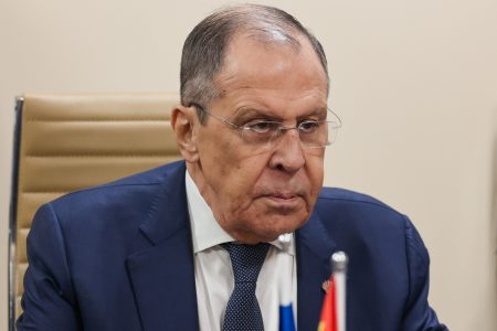 Az orosz külügyminiszter szerint nagyon veszélyes egy atomhatalommal harcolni