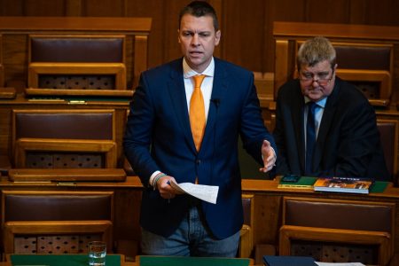 Menczer Tamás Magyar Péternek: Lázár János hozzám képest maga a megtestesült irgalom