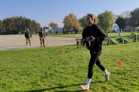 Középiskolások vívtak vármegyei haditornát Vásárhelyen