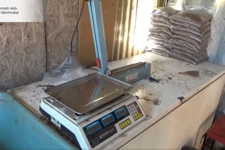 Zugüzemben készült a feketepiacra szánt dohányáru – videó