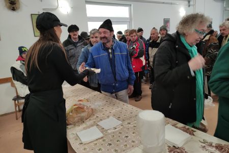 Vasárnap délben a Csúcsi Olvasókörben rendezik az ételosztást